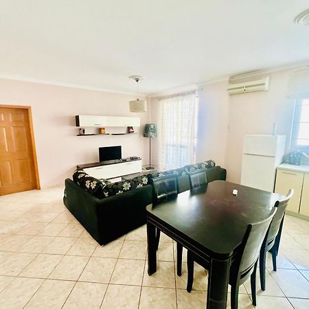 Lovely 3-Bedroom Rental Unit In Durrës 외부 사진